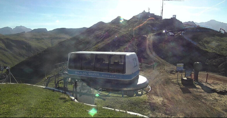 Webcam Pozza di Fassa-Aloch-Buffaure - Pala del Geiger, sullo sfondo il Pordoi
