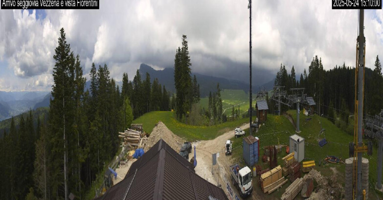 Webcam Lavarone - Chair lift Laghetto 