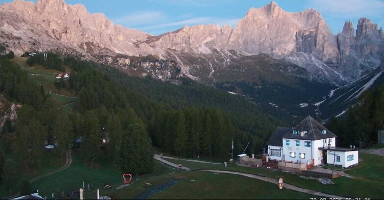 Webcam Vigo di Fassa-Pera-Ciampedìe - Vigo - Roda de Vael -Dolomiti di Fassa