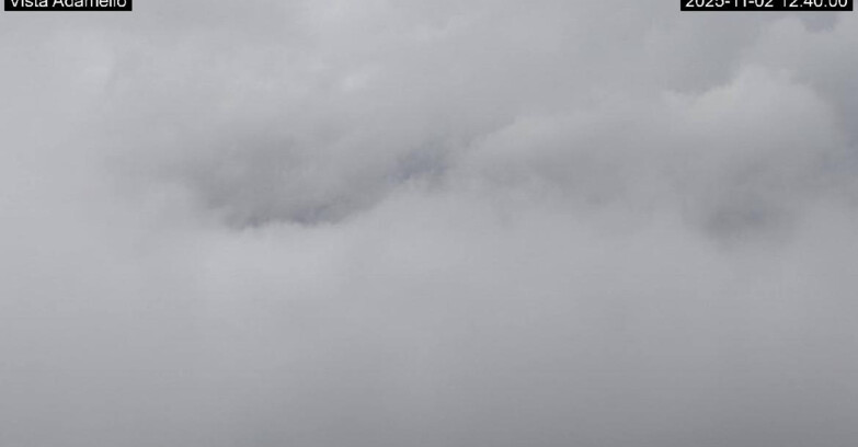 Webcam Ski area Lavarone - Vista su ghiacciaio Adamello