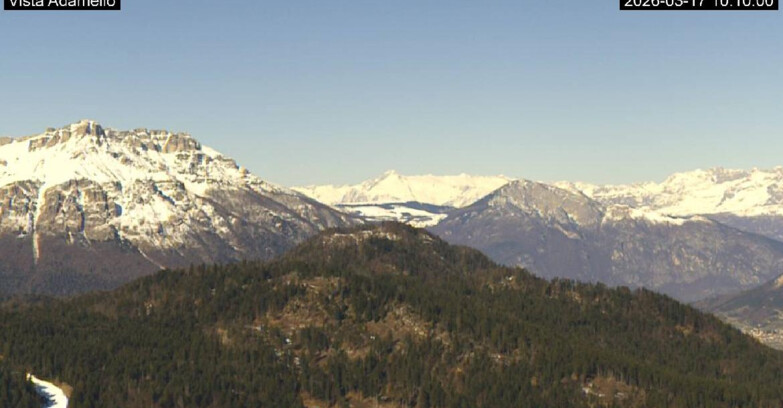 Webcam Ski Area Lavarone  - View on Ghiacciaio Adamello 