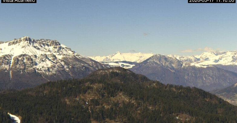 Webcam Ski Area Lavarone  - View on Ghiacciaio Adamello 