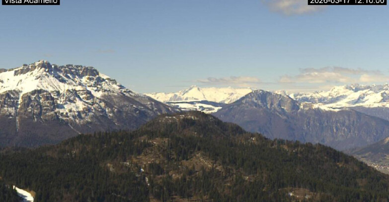 Webcam Ski Area Lavarone  - View on Ghiacciaio Adamello 