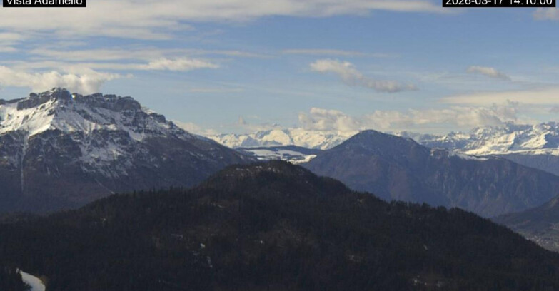 Webcam Ski Area Lavarone  - View on Ghiacciaio Adamello 
