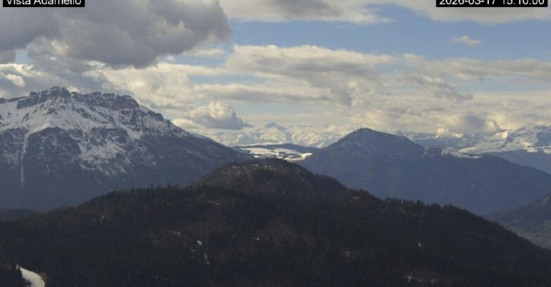 Webcam Ski Area Lavarone  - View on Ghiacciaio Adamello 