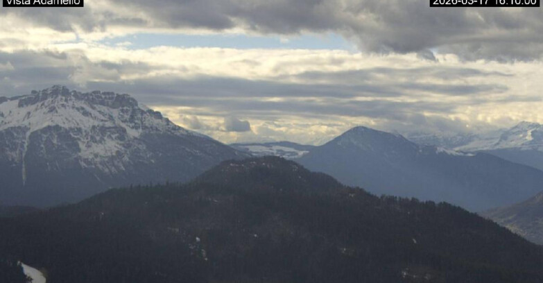 Webcam Ski Area Lavarone  - View on Ghiacciaio Adamello 