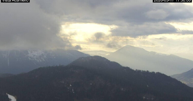 Webcam Ski Area Lavarone  - View on Ghiacciaio Adamello 