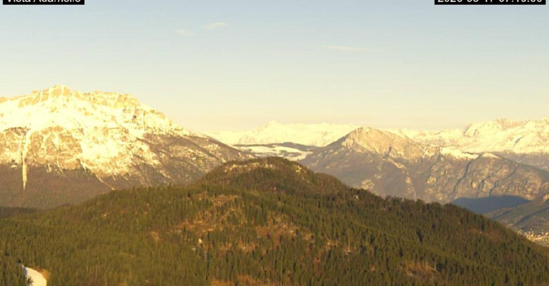 Webcam Ski Area Lavarone  - View on Ghiacciaio Adamello 