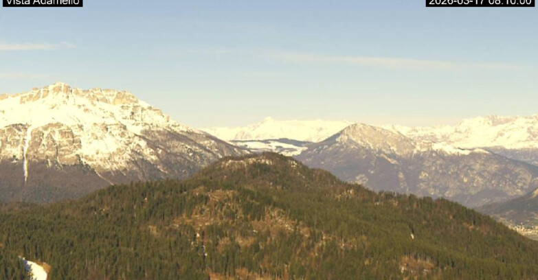 Webcam Ski Area Lavarone  - View on Ghiacciaio Adamello 