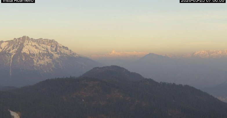 Webcam Ski area Lavarone - Vista su ghiacciaio Adamello