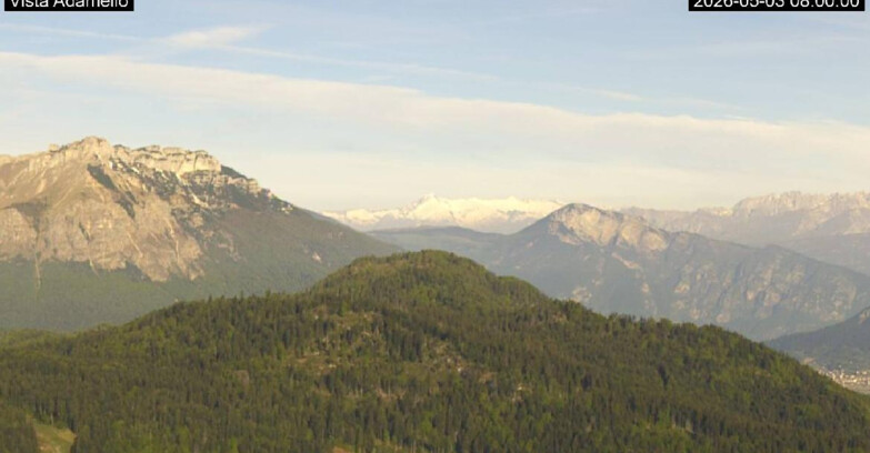 Webcam Lavarone Skigegiet - View on Ghiacciaio Adamello