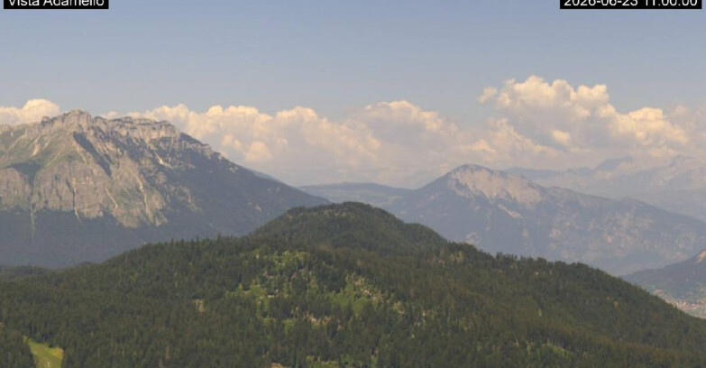 Webcam Ski Area Lavarone  - View on Ghiacciaio Adamello 
