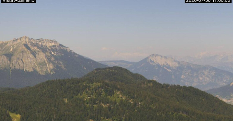 Webcam Ski Area Lavarone  - View on Ghiacciaio Adamello 