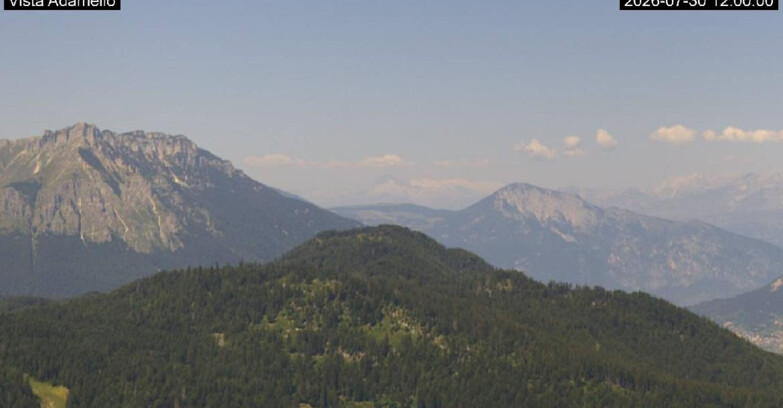 Webcam Ski Area Lavarone  - View on Ghiacciaio Adamello 
