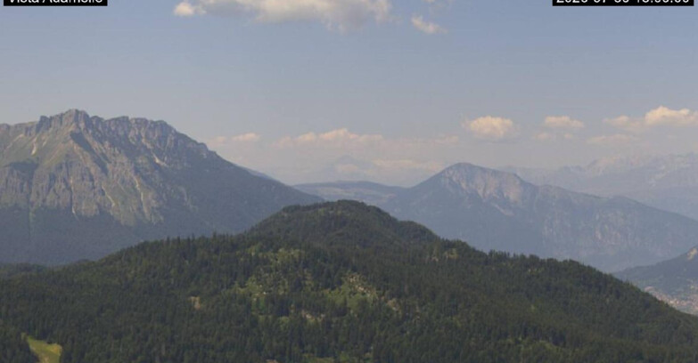 Webcam Ski Area Lavarone  - View on Ghiacciaio Adamello 