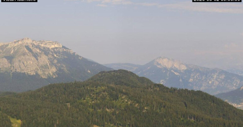 Webcam Ski area Lavarone - Vista su ghiacciaio Adamello