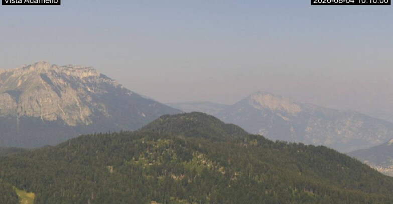 Webcam Ski Area Lavarone  - View on Ghiacciaio Adamello 