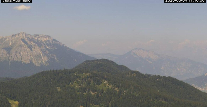 Webcam Ski Area Lavarone  - View on Ghiacciaio Adamello 