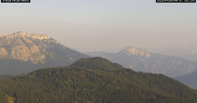 Webcam Ski Area Lavarone  - View on Ghiacciaio Adamello 