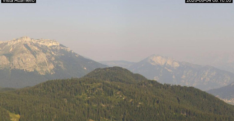 Webcam Ski Area Lavarone  - View on Ghiacciaio Adamello 