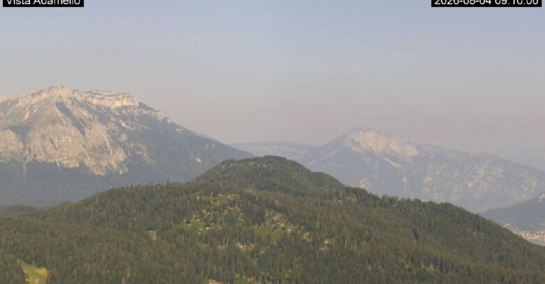 Webcam Ski Area Lavarone  - View on Ghiacciaio Adamello 