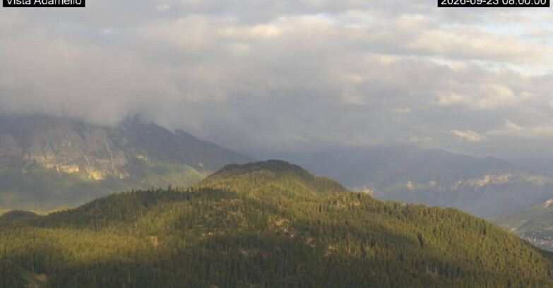 Webcam Ski Area Lavarone  - View on Ghiacciaio Adamello 