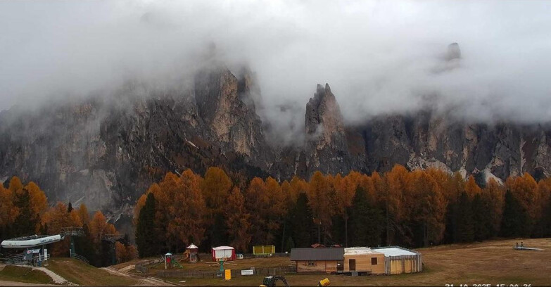 Webcam Vigo di Fassa-Pera-Ciampedie - Vigo - dirupi di Larsech