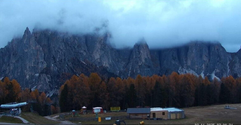 Webcam Vigo di Fassa-Pera-Ciampedìe - Vigo - dirupi di Larsech