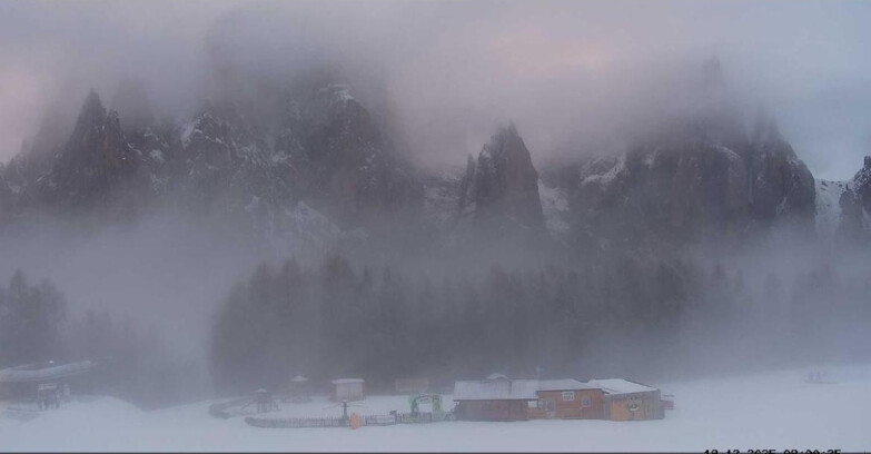 Webcam Vigo di Fassa-Pera-Ciampedìe - Vigo - dirupi di Larsech