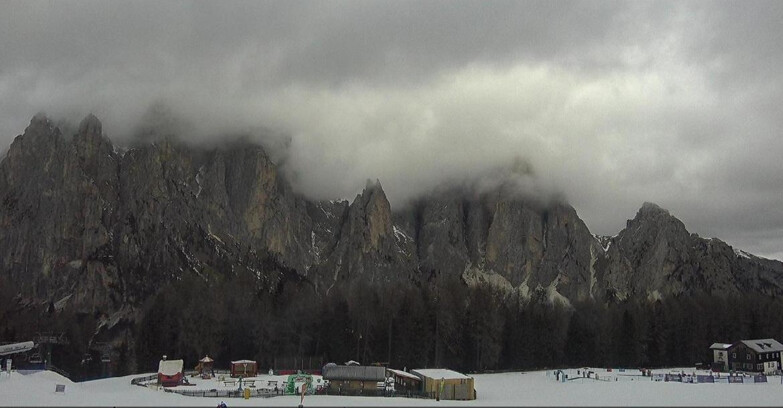 Webcam Vigo di Fassa-Pera-Ciampedìe - Vigo - dirupi di Larsech