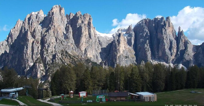 Webcam Vigo di Fassa-Pera-Ciampedìe - Vigo - dirupi di Larsech