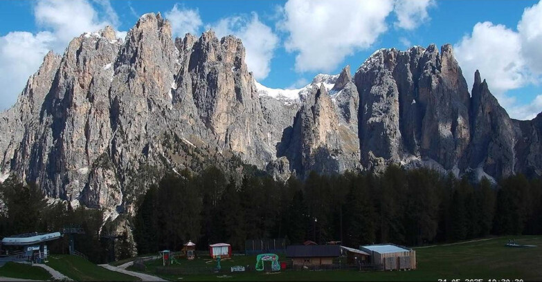 Webcam Vigo di Fassa-Pera-Ciampedìe - Vigo - dirupi di Larsech