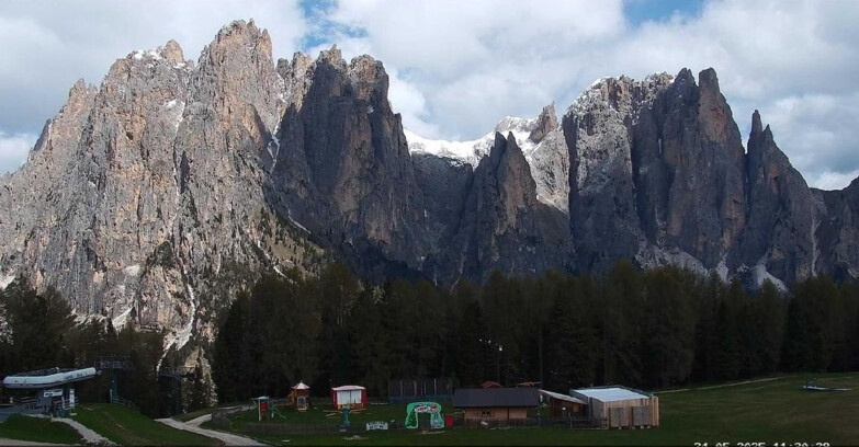 Webcam Vigo di Fassa-Pera-Ciampedìe - Vigo - dirupi di Larsech