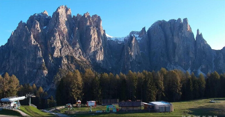 Webcam Vigo di Fassa-Pera-Ciampedìe - Vigo - dirupi di Larsech