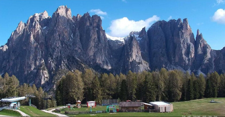 Webcam Vigo di Fassa-Pera-Ciampedìe - Vigo - dirupi di Larsech