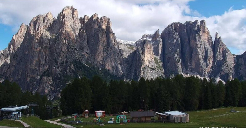 Webcam Vigo di Fassa-Pera-Ciampedie - Vigo - dirupi di Larsech