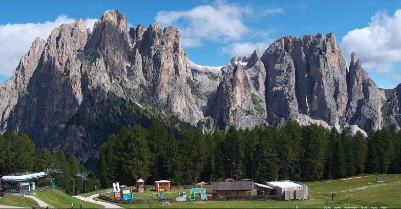 Webcam Vigo di Fassa-Pera-Ciampedie - Vigo - dirupi di Larsech