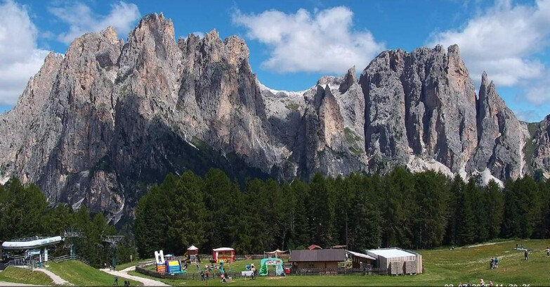 Webcam Vigo di Fassa-Pera-Ciampedie - Vigo - dirupi di Larsech