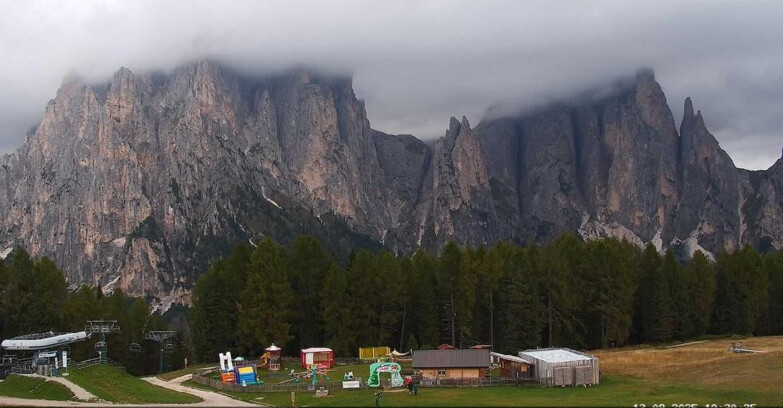 Webcam Vigo di Fassa-Pera-Ciampedìe - Vigo - dirupi di Larsech