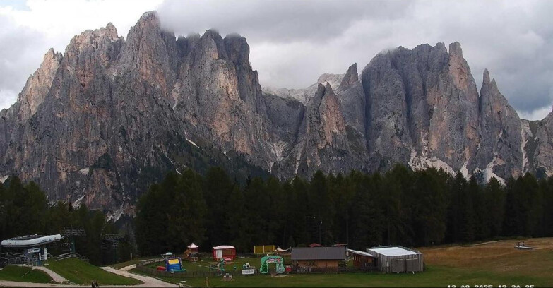 Webcam Vigo di Fassa-Pera-Ciampedìe - Vigo - dirupi di Larsech
