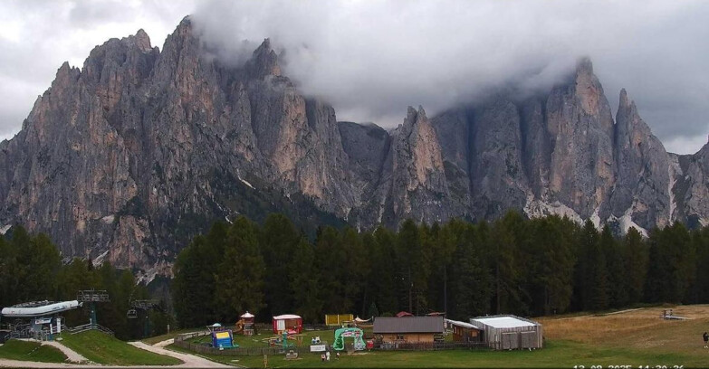 Webcam Vigo di Fassa-Pera-Ciampedìe - Vigo - dirupi di Larsech
