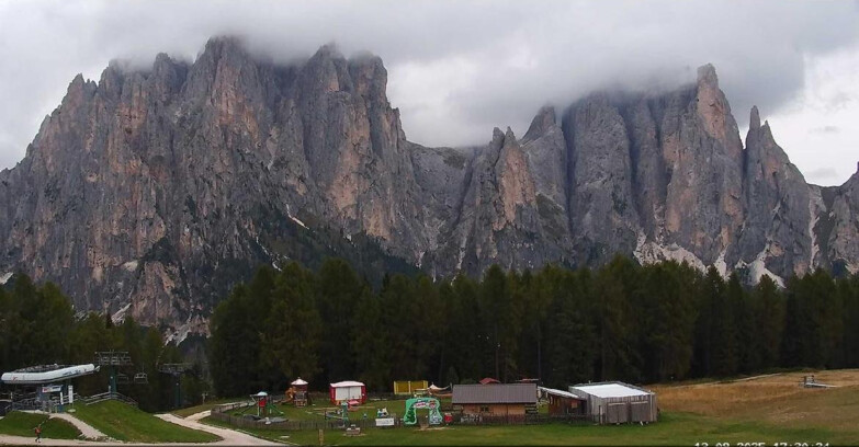 Webcam Vigo di Fassa-Pera-Ciampedìe - Vigo - dirupi di Larsech