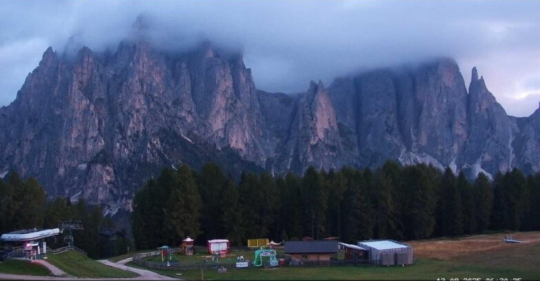 Webcam Vigo di Fassa-Pera-Ciampedìe - Vigo - dirupi di Larsech
