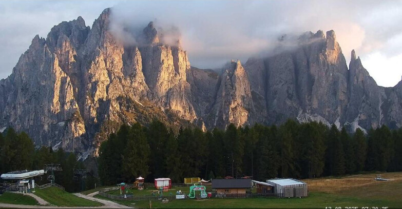 Webcam Vigo di Fassa-Pera-Ciampedìe - Vigo - dirupi di Larsech