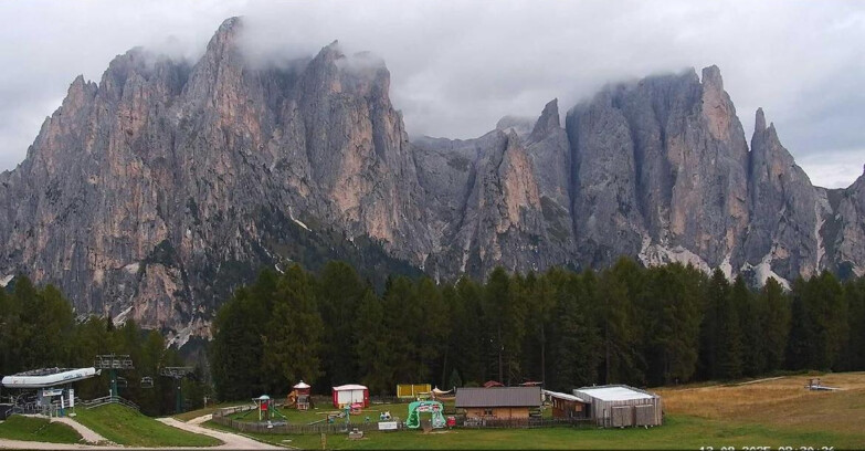 Webcam Vigo di Fassa-Pera-Ciampedìe - Vigo - dirupi di Larsech