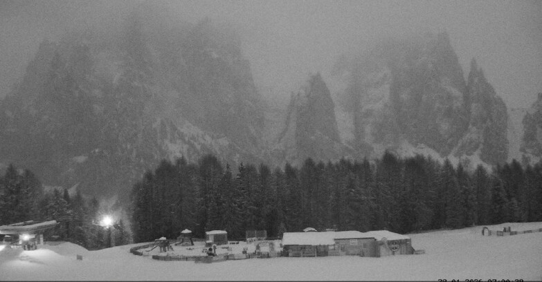 Webcam Vigo di Fassa-Pera-Ciampedìe - Vigo - dirupi di Larsech