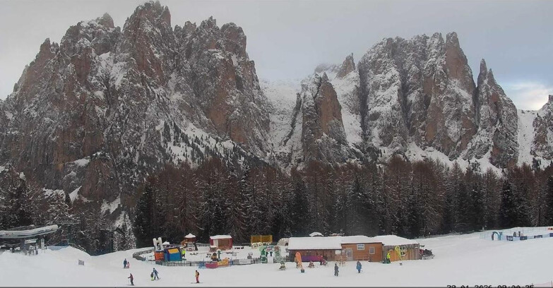 Webcam Vigo di Fassa-Pera-Ciampedìe - Vigo - dirupi di Larsech