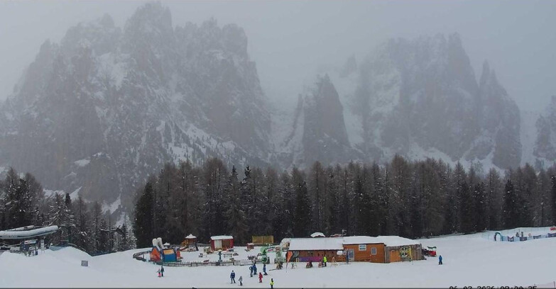 Webcam Vigo di Fassa-Pera-Ciampedìe - Vigo - dirupi di Larsech
