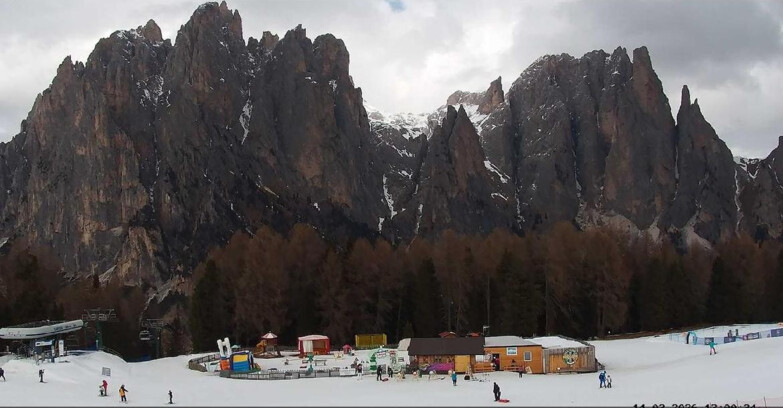 Webcam Vigo di Fassa-Pera-Ciampedìe - Vigo - dirupi di Larsech