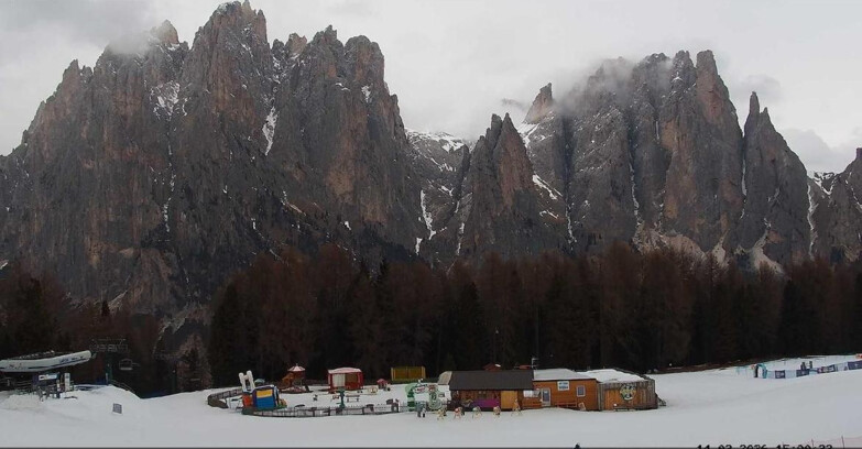 Webcam Vigo di Fassa-Pera-Ciampedìe - Vigo - dirupi di Larsech